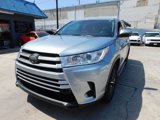 Used 2018 Toyota Highlander LE image 3
