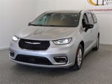 Used 2024 Chrysler Pacifica Touring-L image 4