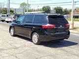 Used 2017 Toyota Sienna XLE Premium image 3