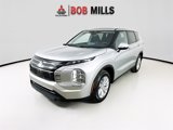 New 2025 Mitsubishi Outlander ES image 3