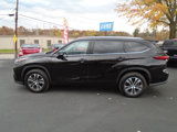 Used 2021 Toyota Highlander XLE image 2