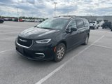 Certified 2022 Chrysler Pacifica Touring-L image 4