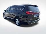 Used 2023 Chrysler Pacifica Touring-L image 3