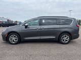 Used 2023 Chrysler Pacifica Limited image 5