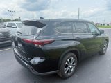 Used 2024 Toyota Highlander FWD image 3