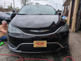 Used 2018 Chrysler Pacifica Touring-L image 2