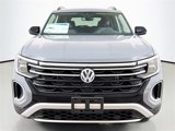 New 2025 Volkswagen Atlas Peak Edition SE image 2