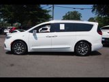 Used 2024 Chrysler Pacifica Pinnacle image 2