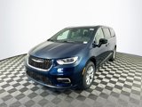 New 2025 Chrysler Pacifica Select image 4