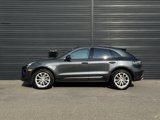 Certified 2022 Porsche Macan image 2