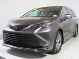 Used 2023 Toyota Sienna XLE image 3