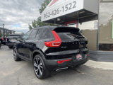 Used 2019 Volvo XC40 T5 R-Design image 3