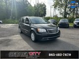 Used 2014 Chrysler Town & Country Touring image 3