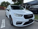 Used 2023 Chrysler Pacifica Touring-L image 2