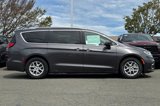 Used 2021 Chrysler Pacifica Touring-L image 3