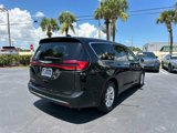 Used 2023 Chrysler Pacifica Touring-L image 5