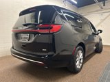 New 2025 Chrysler Pacifica Select image 2