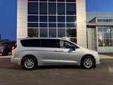 Used 2024 Chrysler Pacifica Touring-L image 5