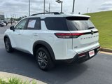 Used 2023 Nissan Pathfinder SV image 3