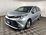 Used 2023 Toyota Sienna Limited image 5