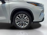 Used 2024 Toyota Highlander Platinum image 6