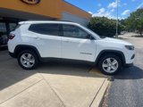 Used 2022 Jeep Compass Latitude image 3