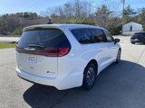 Used 2023 Chrysler Pacifica Touring-L image 5
