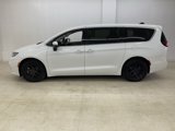 Used 2023 Chrysler Pacifica Touring-L image 2