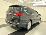 Used 2018 Chrysler Pacifica Limited image 2