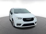 Used 2024 Chrysler Pacifica Touring-L image 3