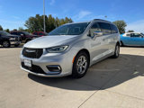 Used 2022 Chrysler Pacifica Limited image 2