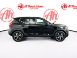 Used 2025 Volvo XC40 B5 Core image 2