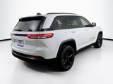 Used 2023 Jeep Grand Cherokee Altitude image 5