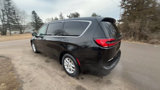 Used 2023 Chrysler Pacifica Touring-L image 3