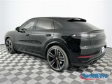 Used 2022 Porsche Cayenne Turbo image 5