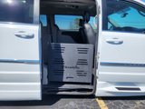 Used 2014 Chrysler Town & Country Touring image 5