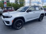 Used 2024 Jeep Grand Cherokee Altitude image 2