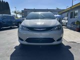 Used 2017 Chrysler Pacifica Platinum image 2