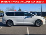 New 2025 Chrysler Pacifica Select w/ Uconnect Theater Family Group image 3