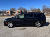 Used 2022 Chrysler Pacifica Touring-L image 5