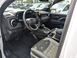 Used 2024 Chevrolet Colorado Z71 w/ Z71 Convenience Package 2 image 3