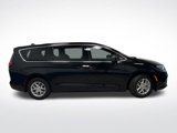 New 2025 Chrysler Pacifica Select image 2
