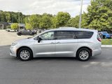 Used 2026 Chrysler Pacifica Select image 2