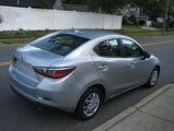 Used 2019 Toyota Yaris L image 5