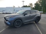 Used 2025 Toyota Highlander XLE image 2