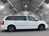 Used 2015 Chrysler Town & Country S image 6