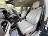 Used 2021 Chrysler Pacifica Touring-L image 5