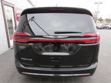 Used 2023 Chrysler Pacifica Touring-L image 3