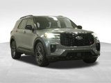 Used 2025 Ford Explorer ST image 3