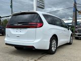 New 2025 Chrysler Pacifica Select image 5